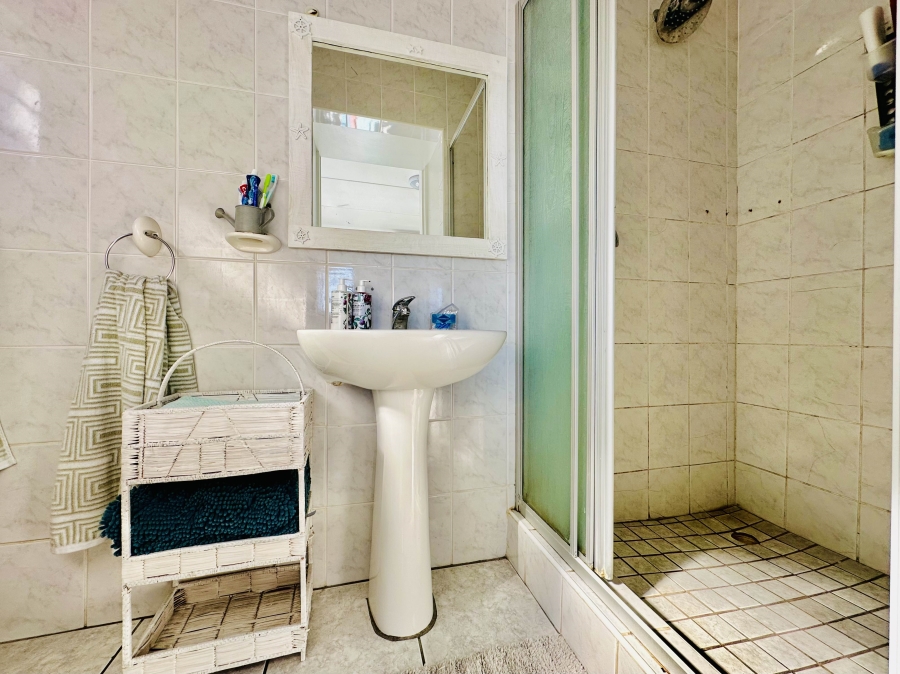4 Bedroom Property for Sale in Perlemoenbaai Western Cape